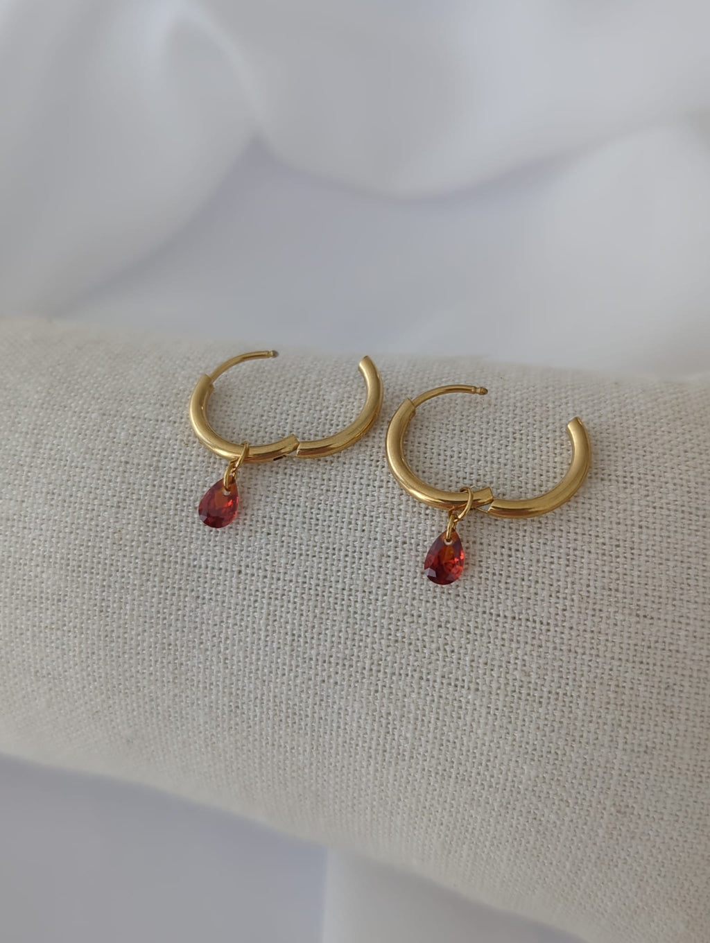 Boucles d'oreilles en acier inoxydable avec des zircons – 12 mm