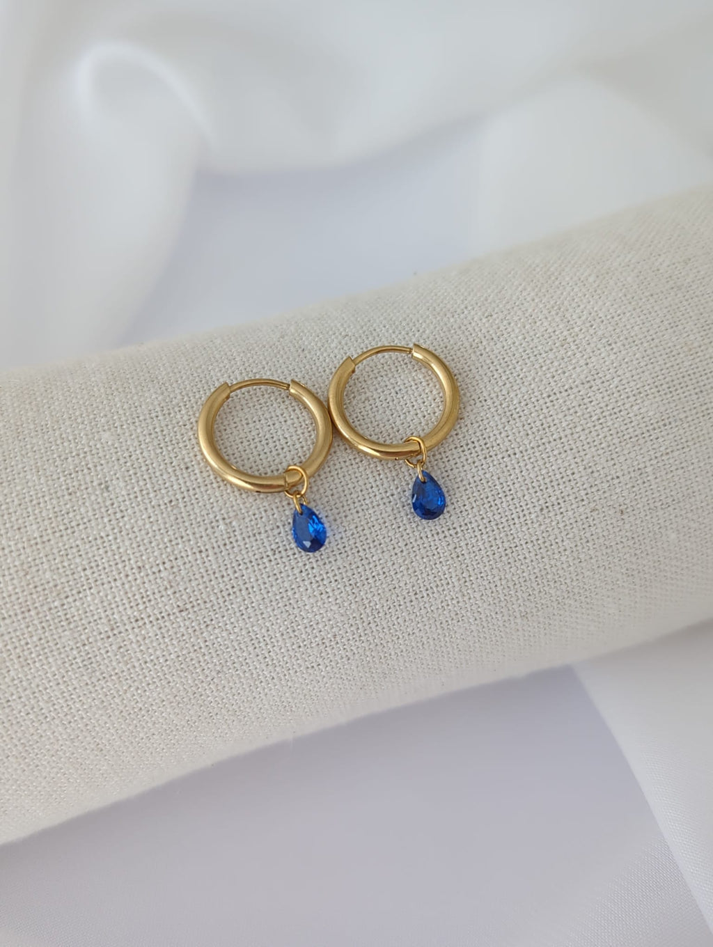 Boucles d'oreilles en acier inoxydable avec des zircons – 12 mm