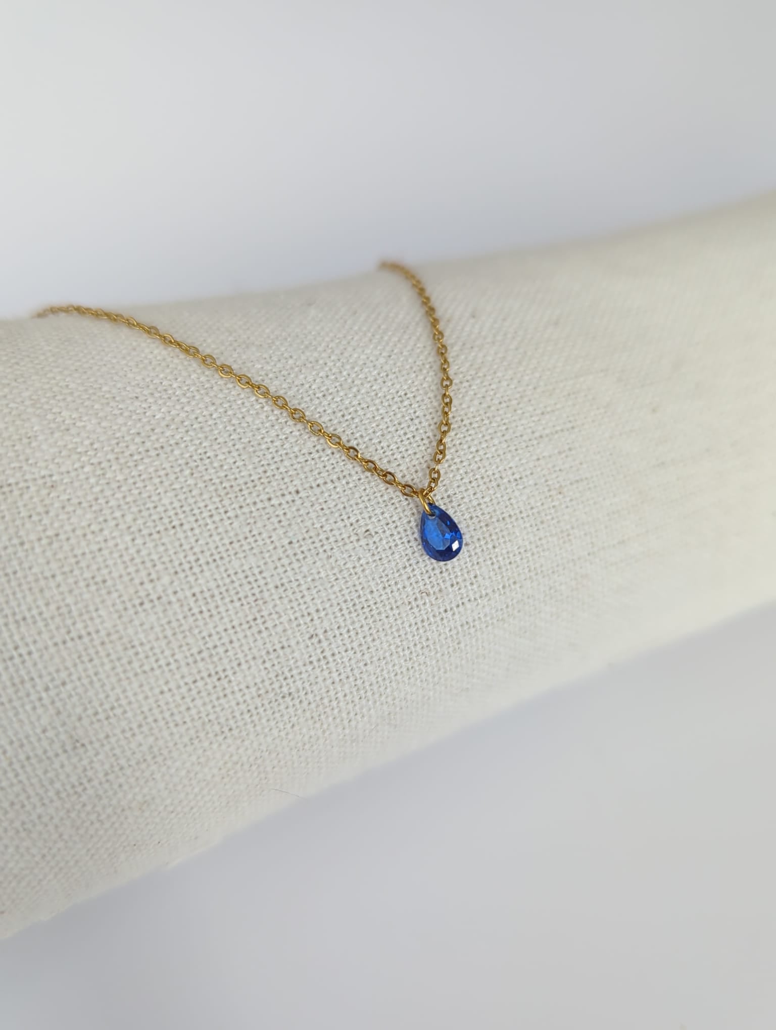 Collier doré en acier inoxydable avec zircon