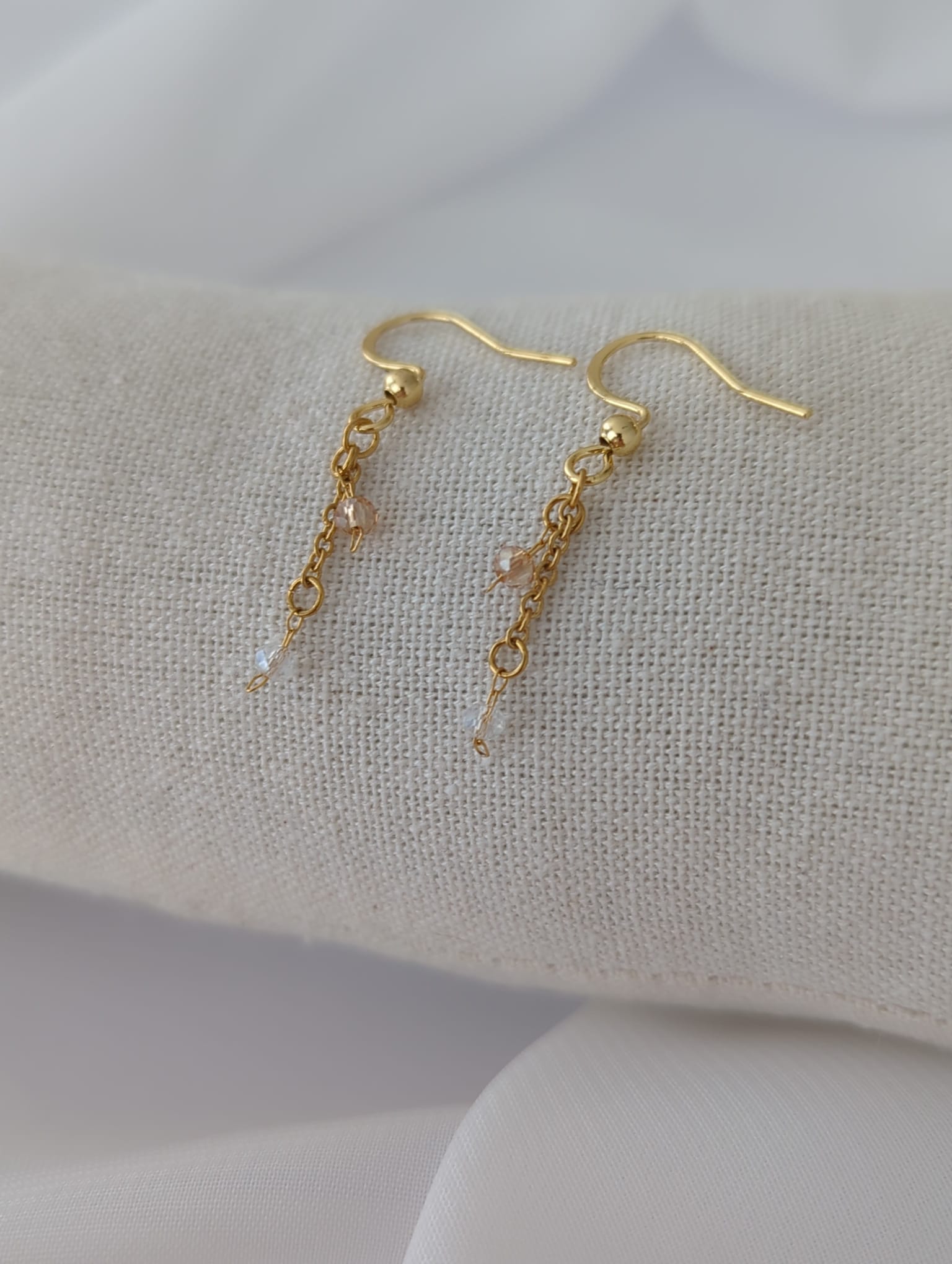 Boucles d'oreilles dorées en acier inoxydable avec des perles colorées