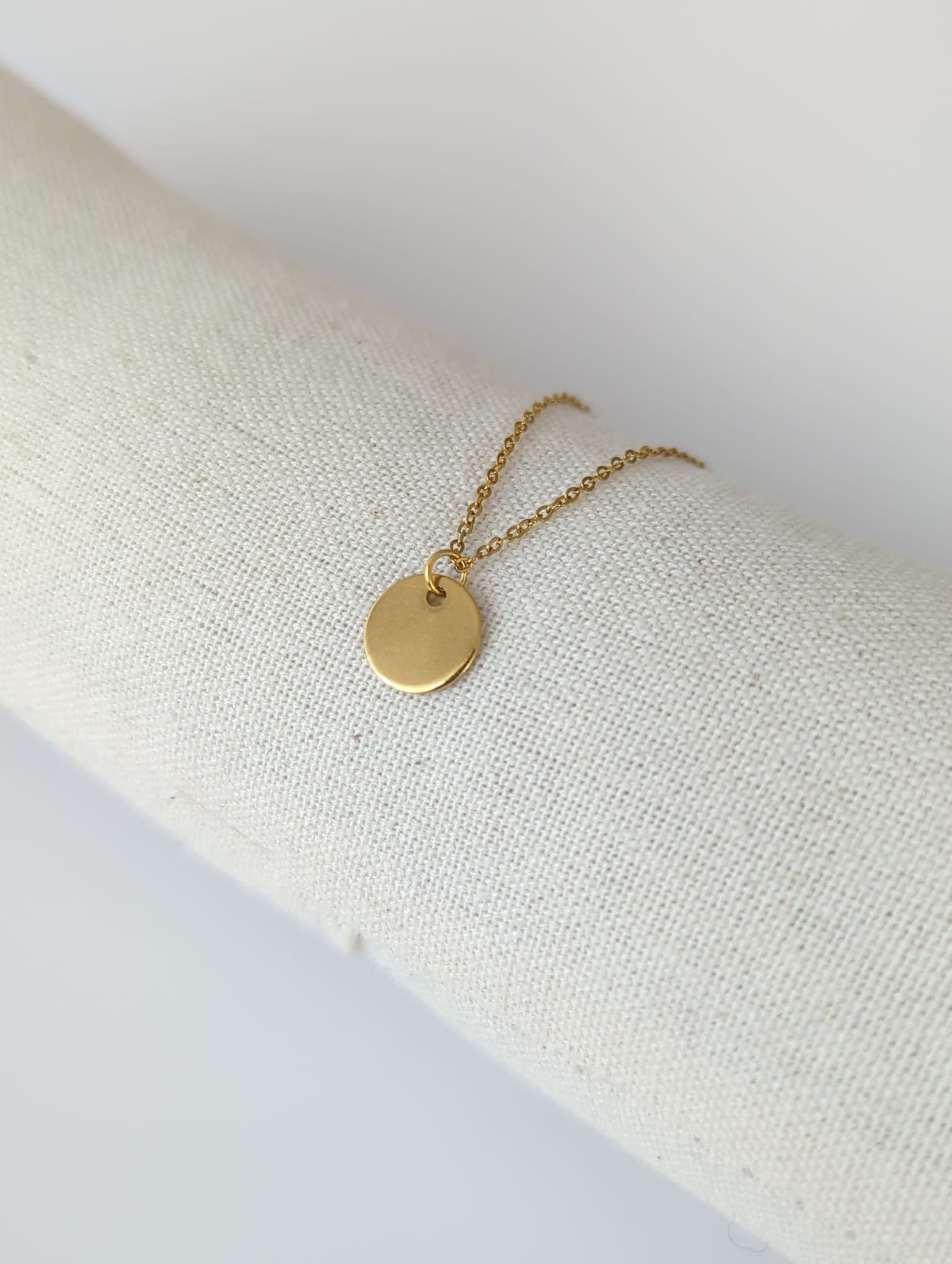 Collier en acier inoxydable doré ou argenté avec pendentif rond en acier