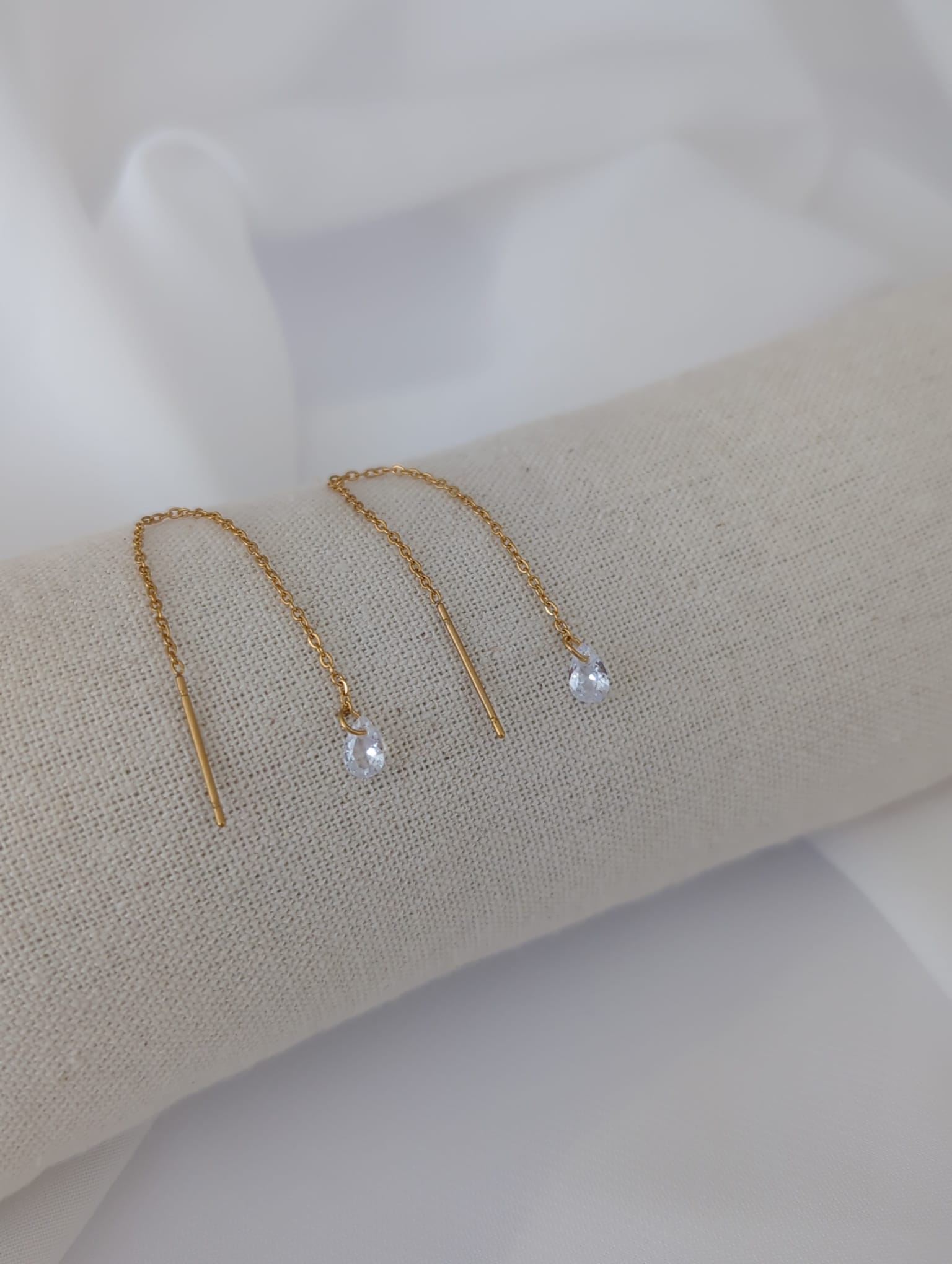 Boucles d'oreilles pendantes en acier inoxydable doré avec zircons