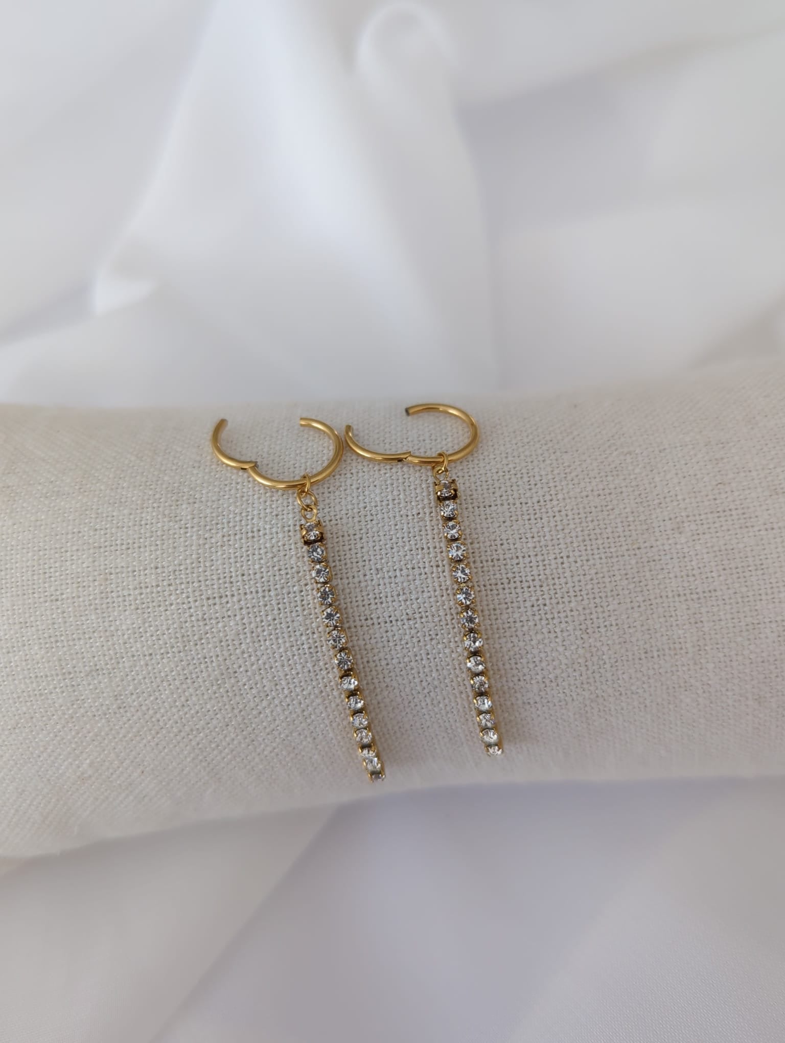 Boucles d'oreilles pendantes dorées en acier inoxydable et strass