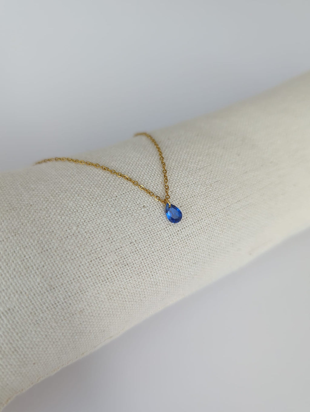 Collier doré en acier inoxydable avec zircon