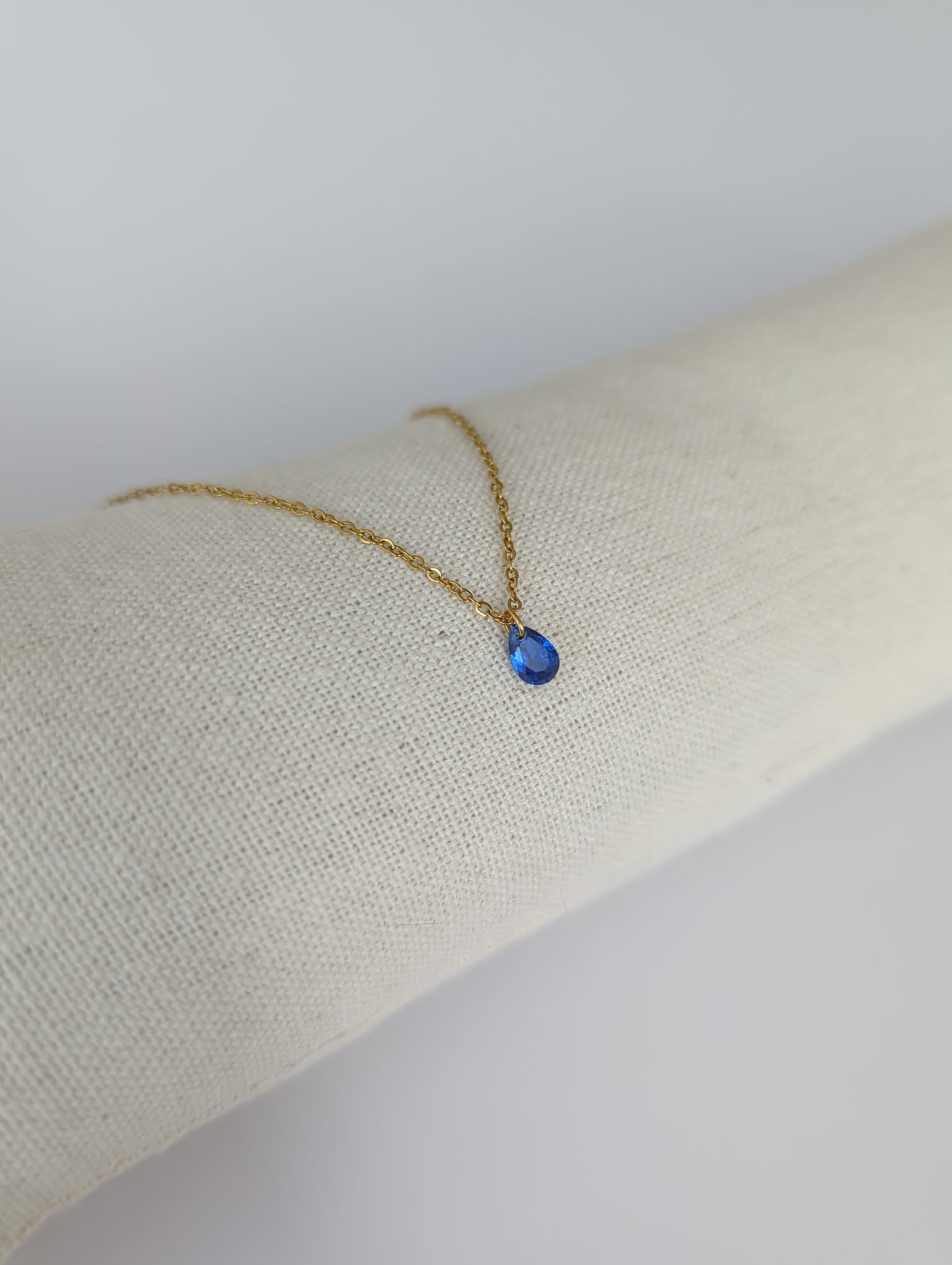 Collier doré en acier inoxydable avec zircon