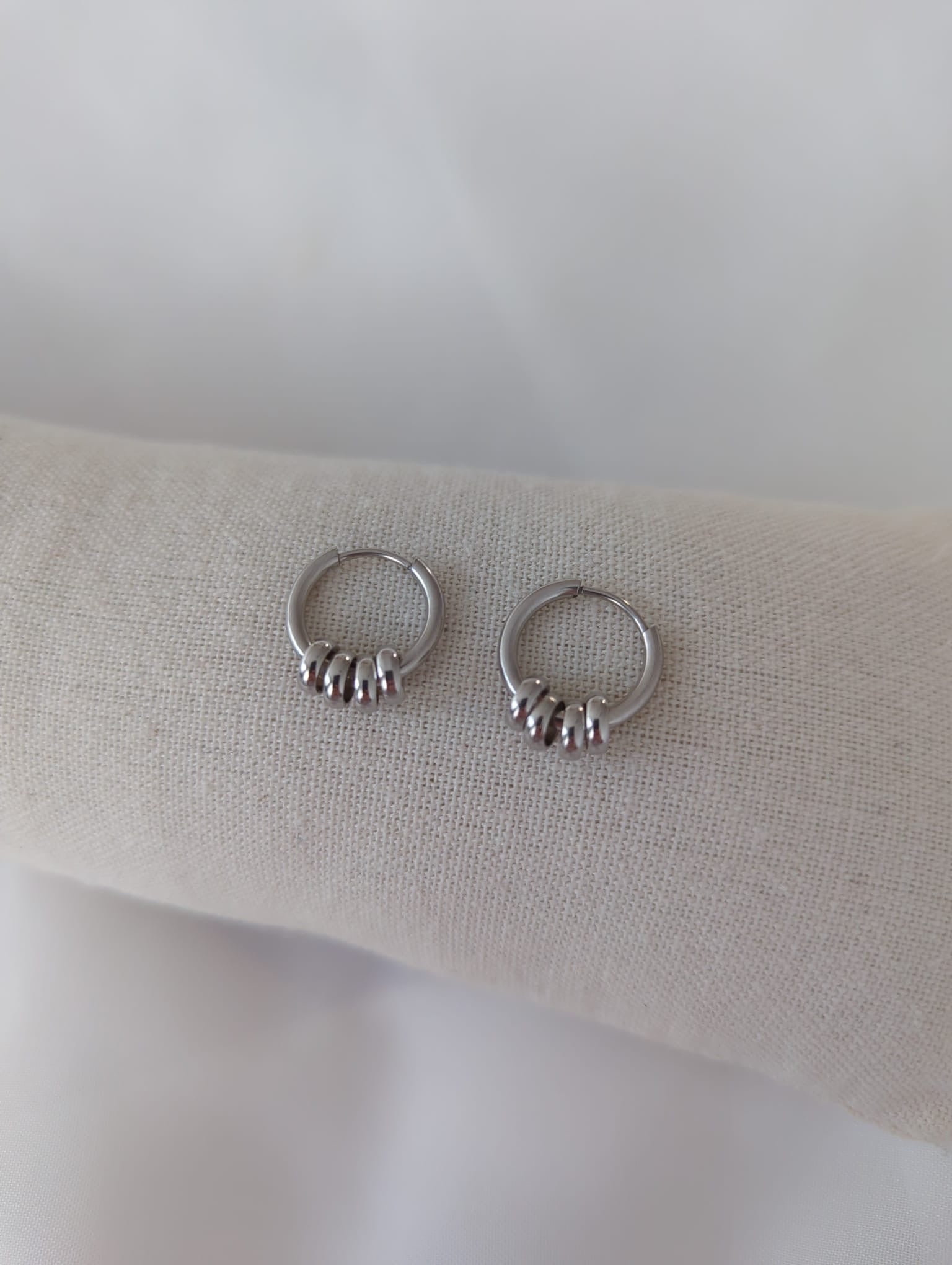 Boucles d'oreilles en acier inoxydable avec breloques anneaux dorées ou argentées - 12 mm