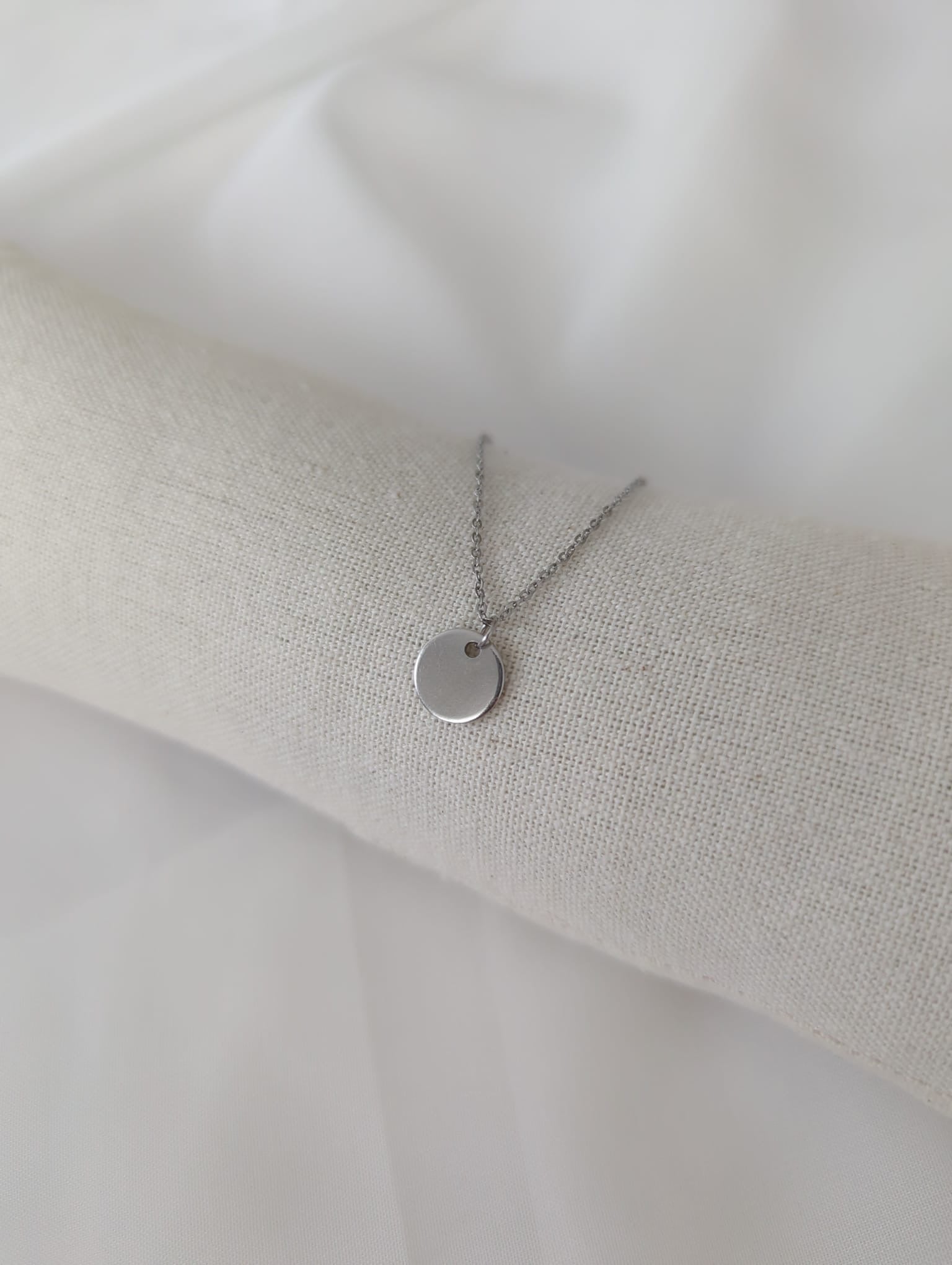 Collier en acier inoxydable doré ou argenté avec pendentif rond en acier