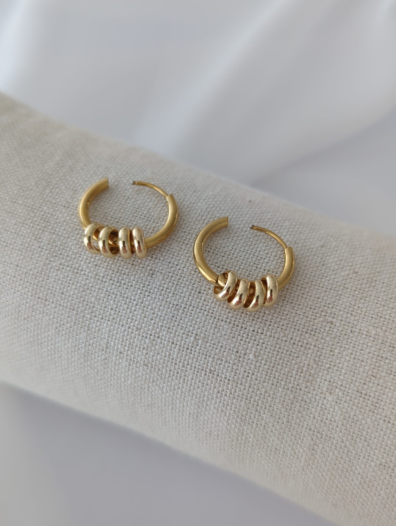Boucles d'oreilles en acier inoxydable avec breloques anneaux dorées ou argentées - 12 mm