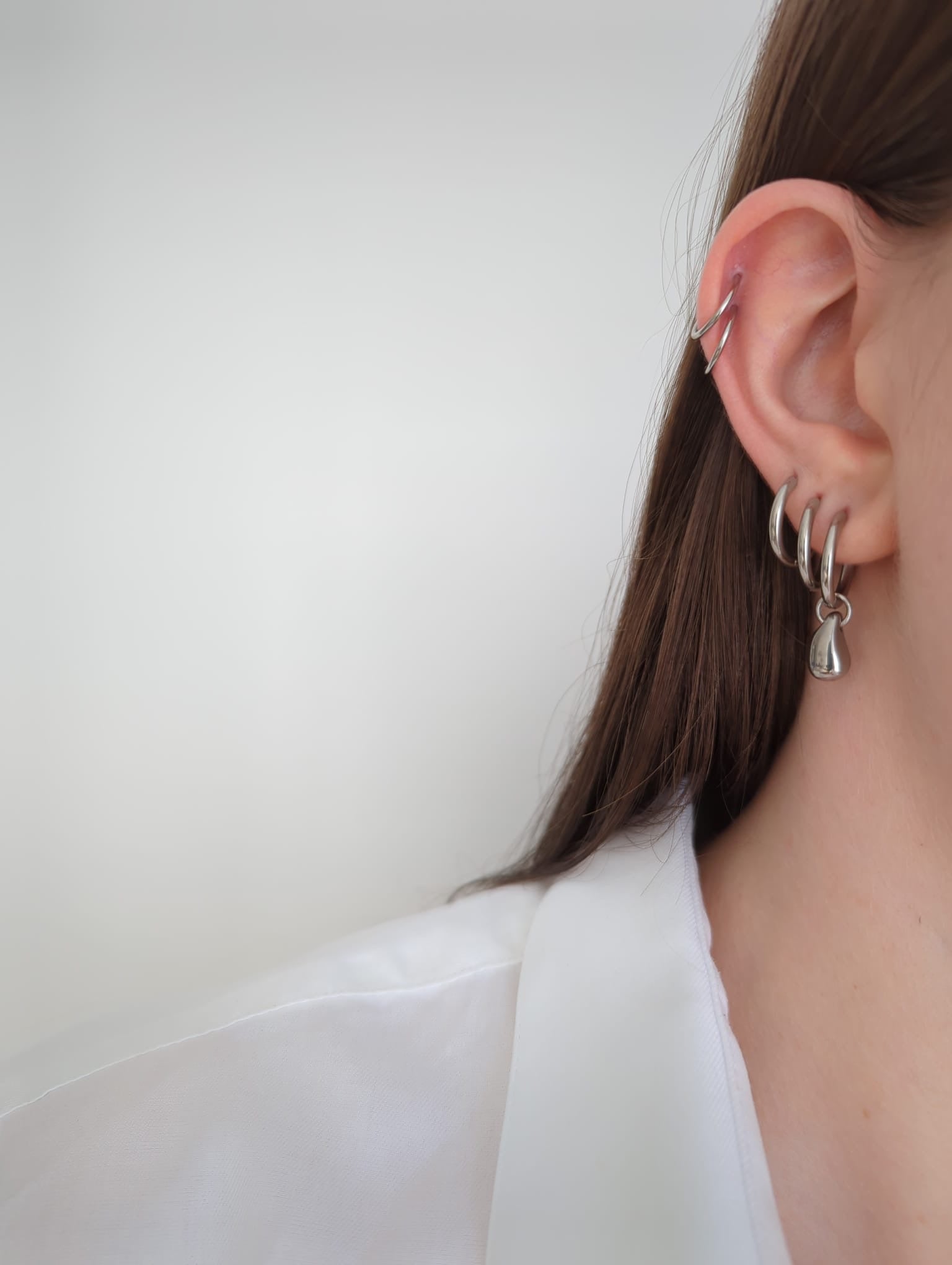 Boucles d'oreilles argentées en acier inoxydable avec breloques en forme de gouttes