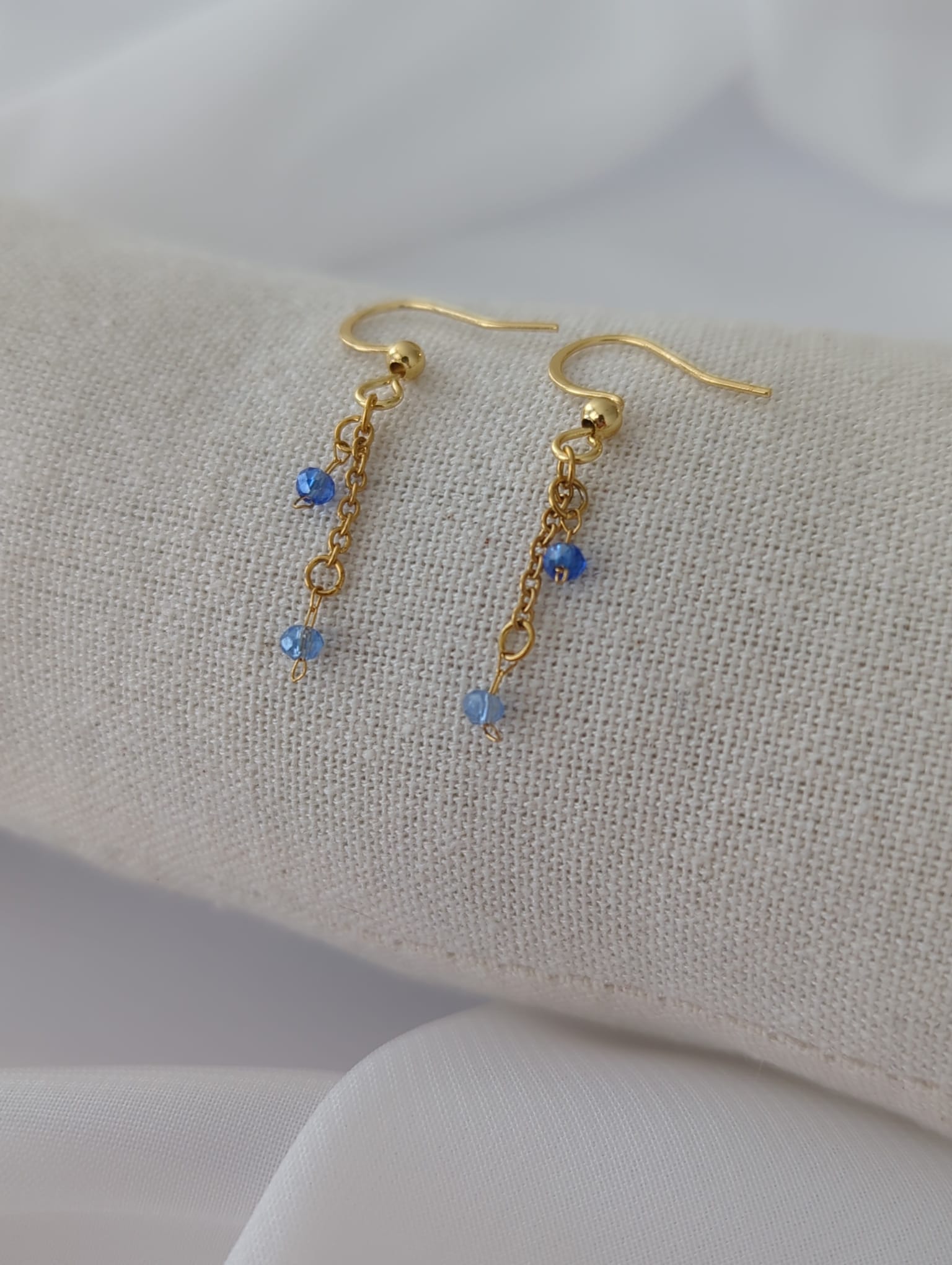 Boucles d'oreilles dorées en acier inoxydable avec des perles colorées