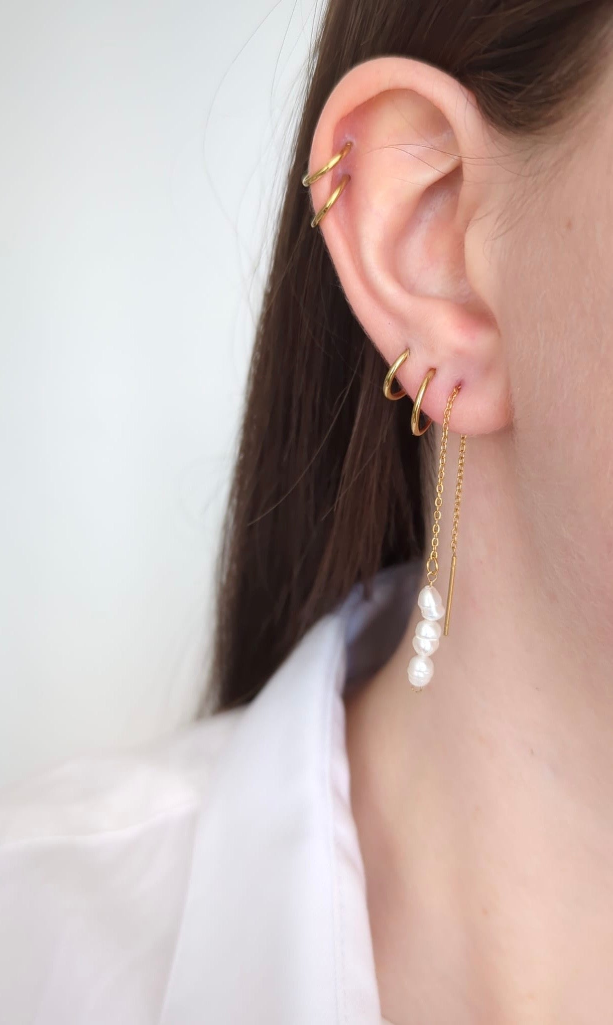 Boucles d'oreilles dorées longues en acier inoxydable avec des perles d'eau douce de 7 mm