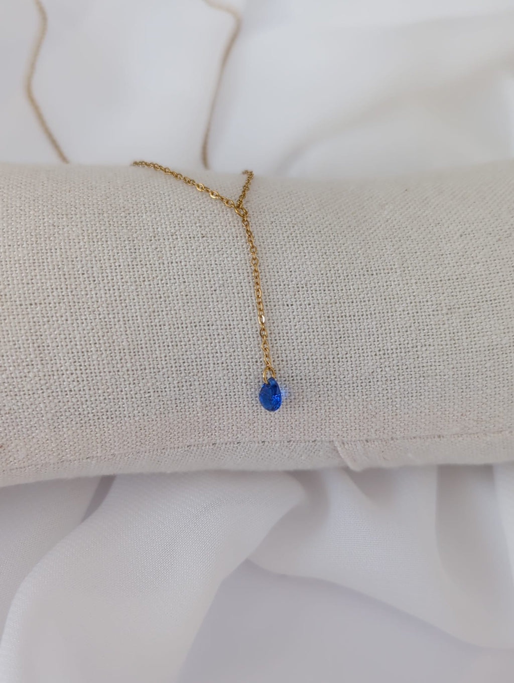 Collier doré en acier inoxydable avec pendentif zircon bleu