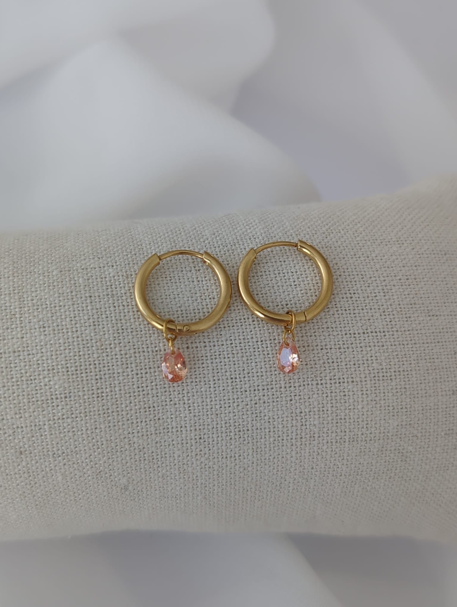 Boucles d'oreilles en acier inoxydable avec des zircons – 12 mm