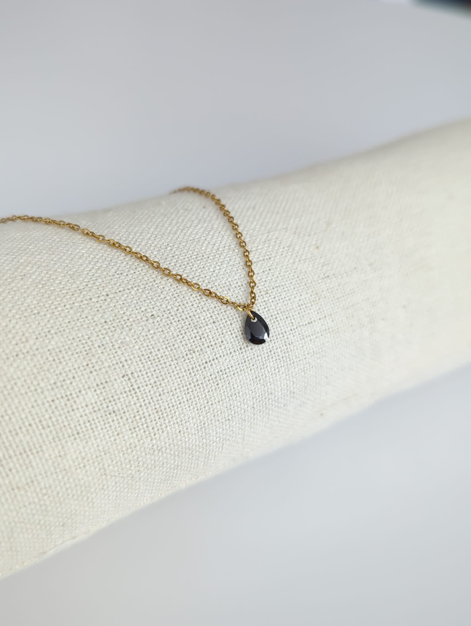 Collier doré en acier inoxydable avec zircon