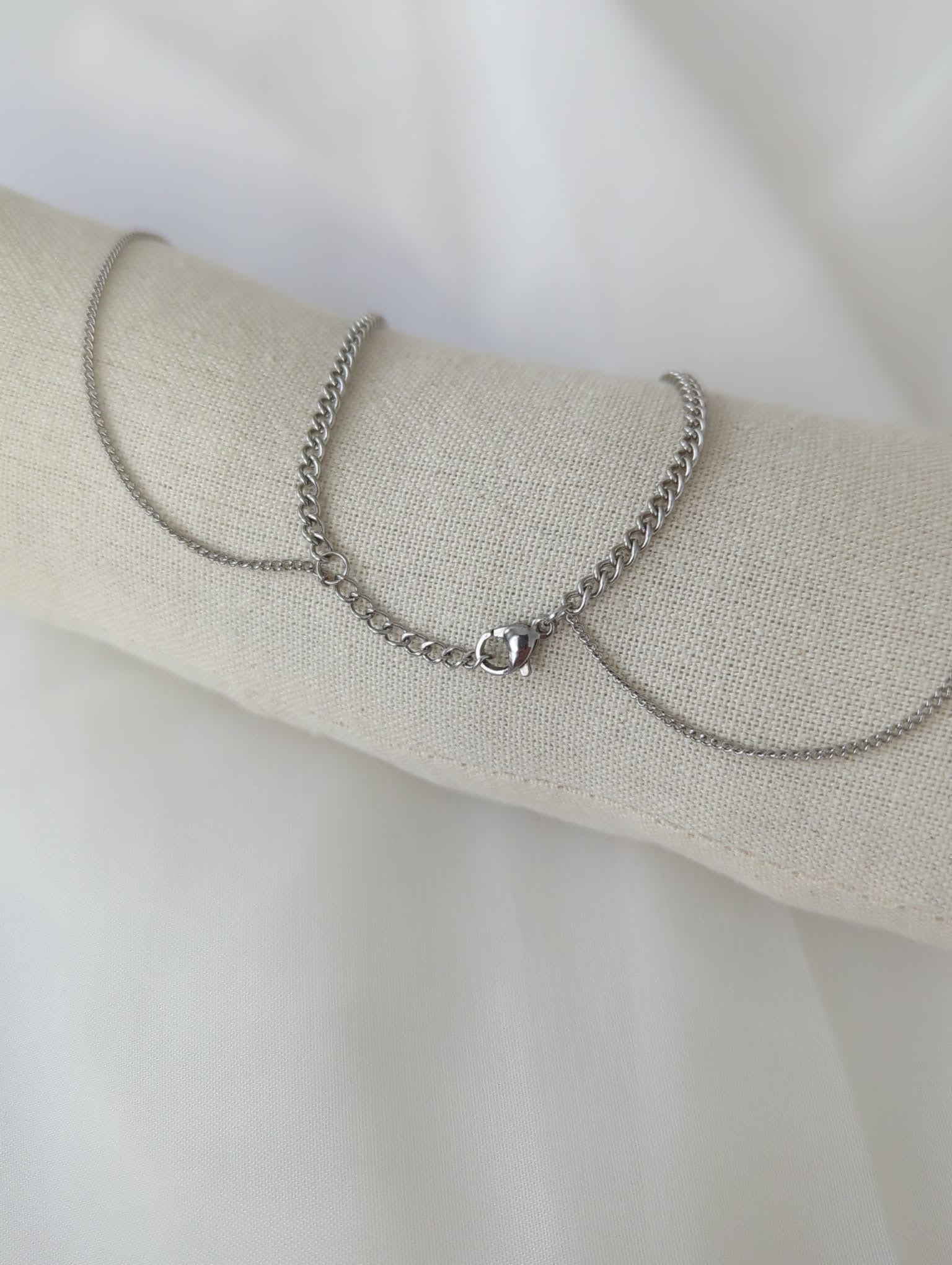 Collier argenté doubles chaines en acier inoxydable avec pendentif vert ou noir