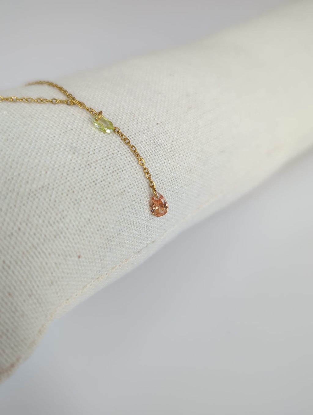 Collier doré en acier inoxydable avec pendentif zircon ovale vert et zircon couleur champagne