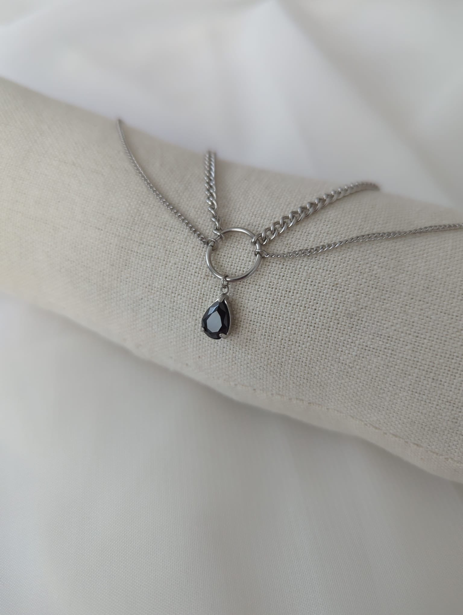 Collier argenté doubles chaines en acier inoxydable avec pendentif vert ou noir