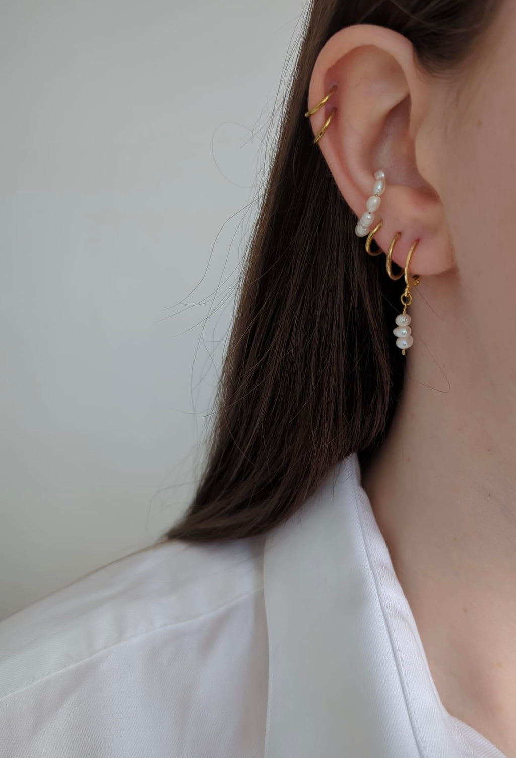 Boucles d'oreilles en acier inoxydable avec des petites perles d'eau douce