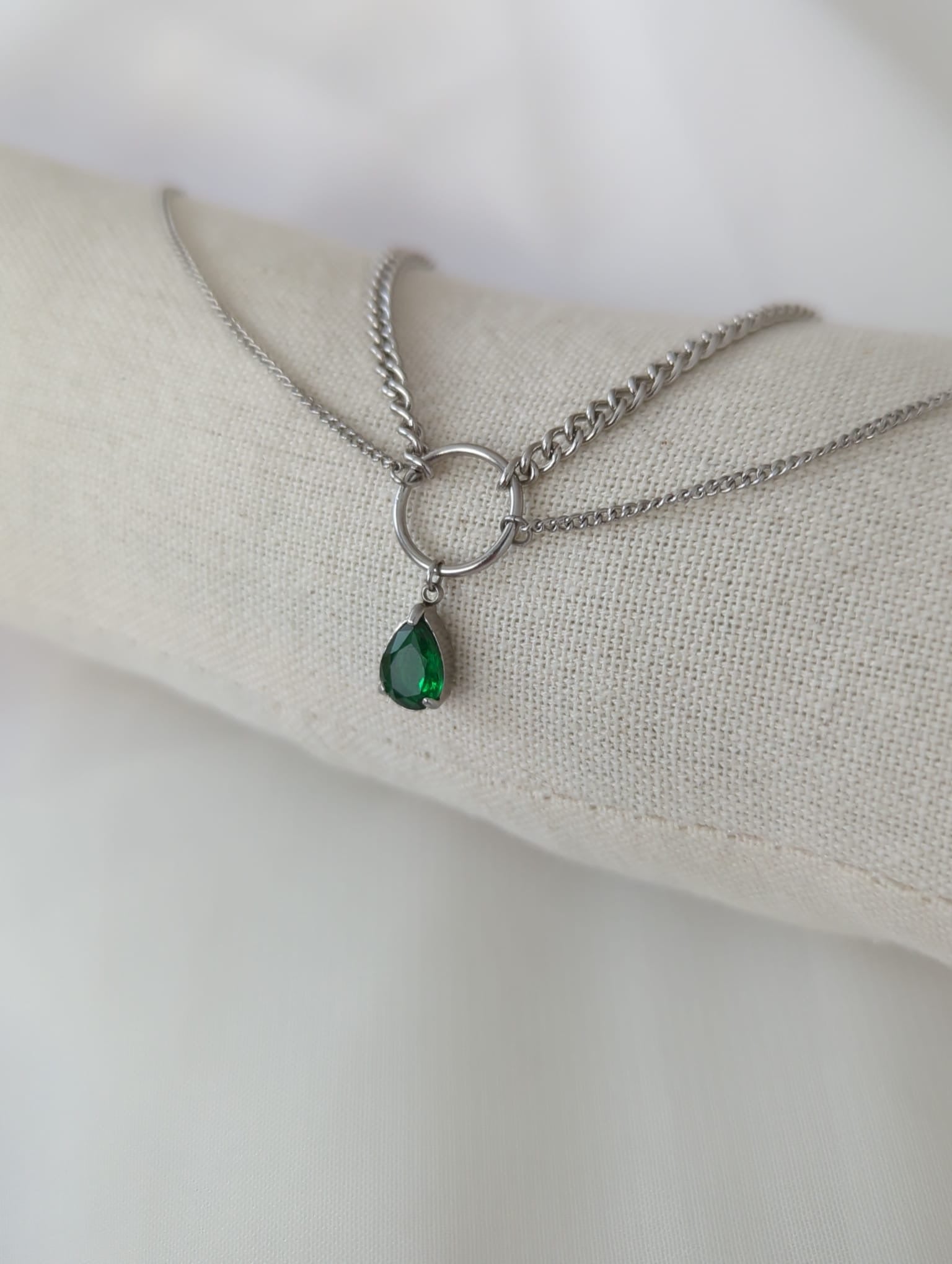 Collier argenté doubles chaines en acier inoxydable avec pendentif vert ou noir
