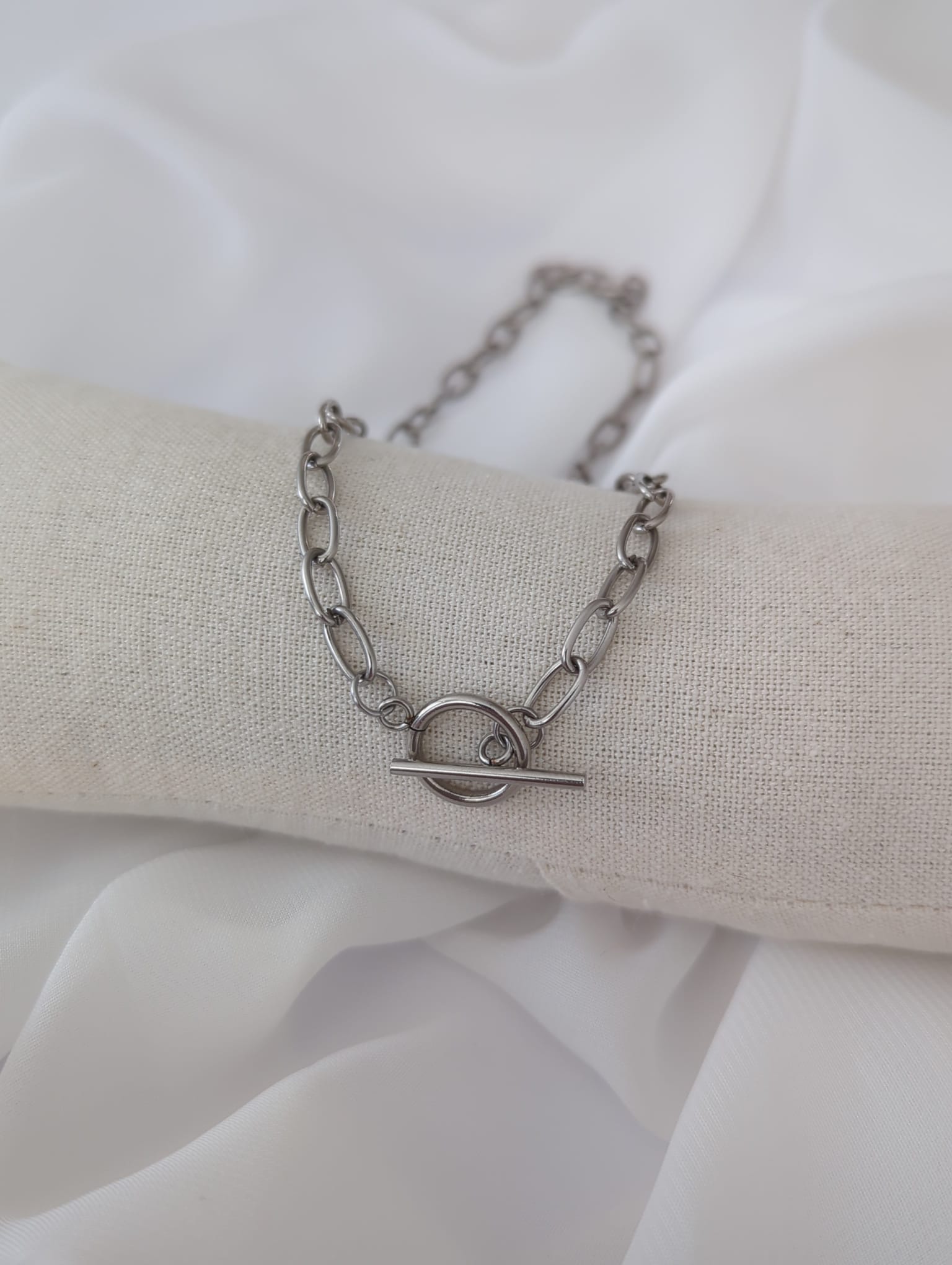 Collier en acier inoxydable argenté avec un fermoir en T