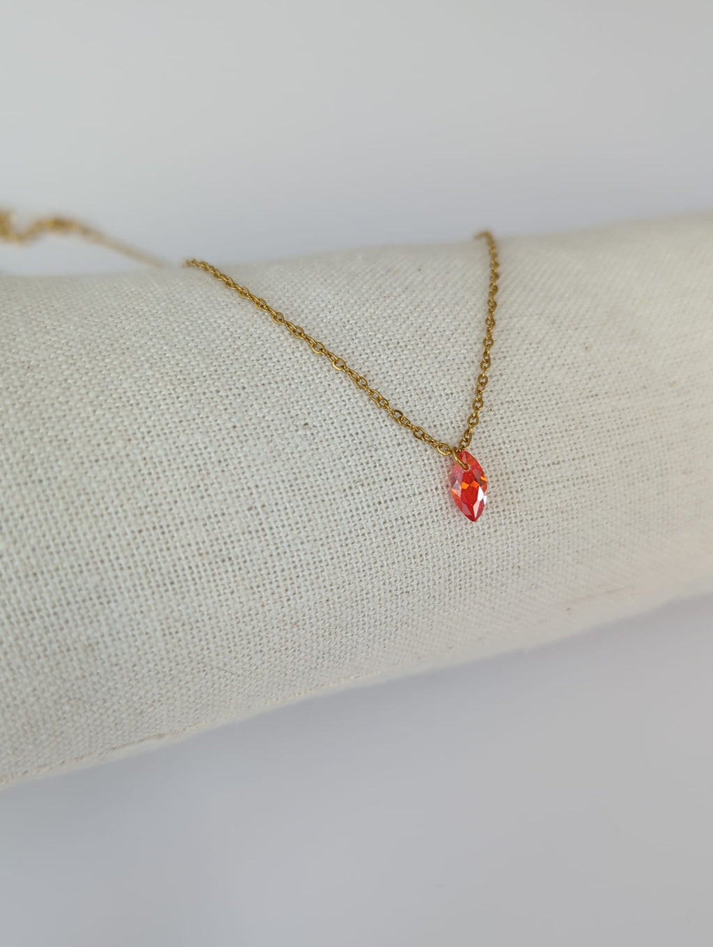 Collier doré en acier inoxydable avec un zircon taille Marquise orange