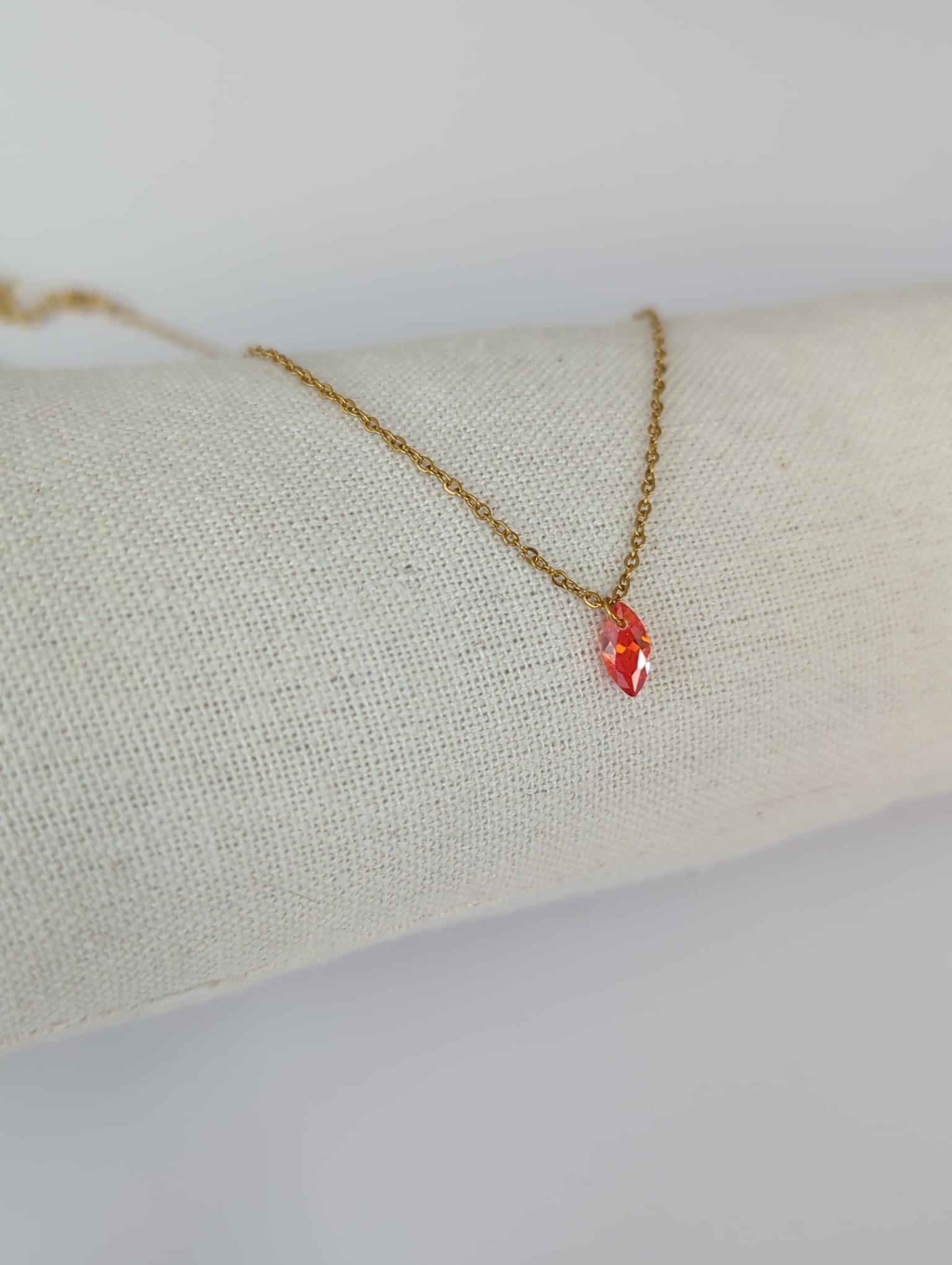 Collier doré en acier inoxydable avec un zircon taille Marquise orange