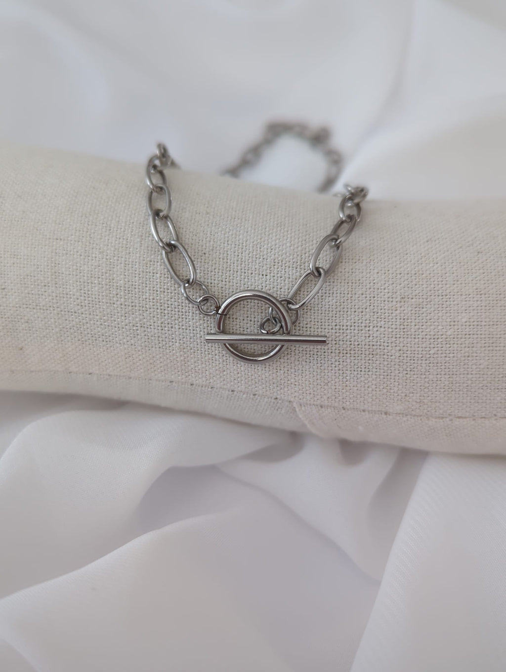 Collier en acier inoxydable argenté avec un fermoir en T