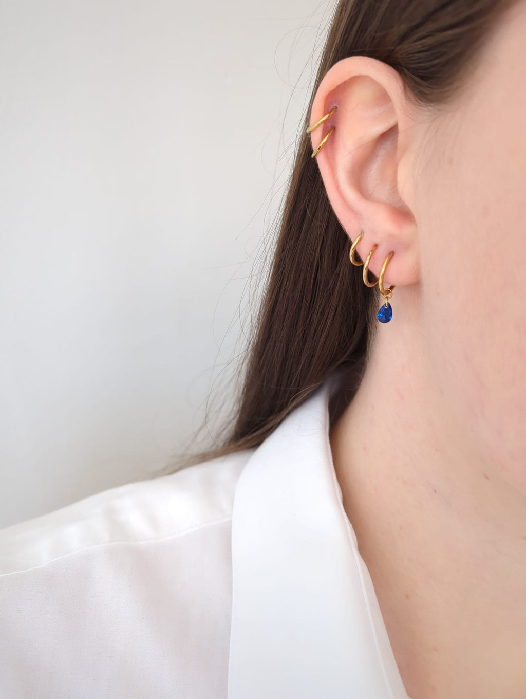 Boucles d'oreilles en titane avec des zircons – 10 mm