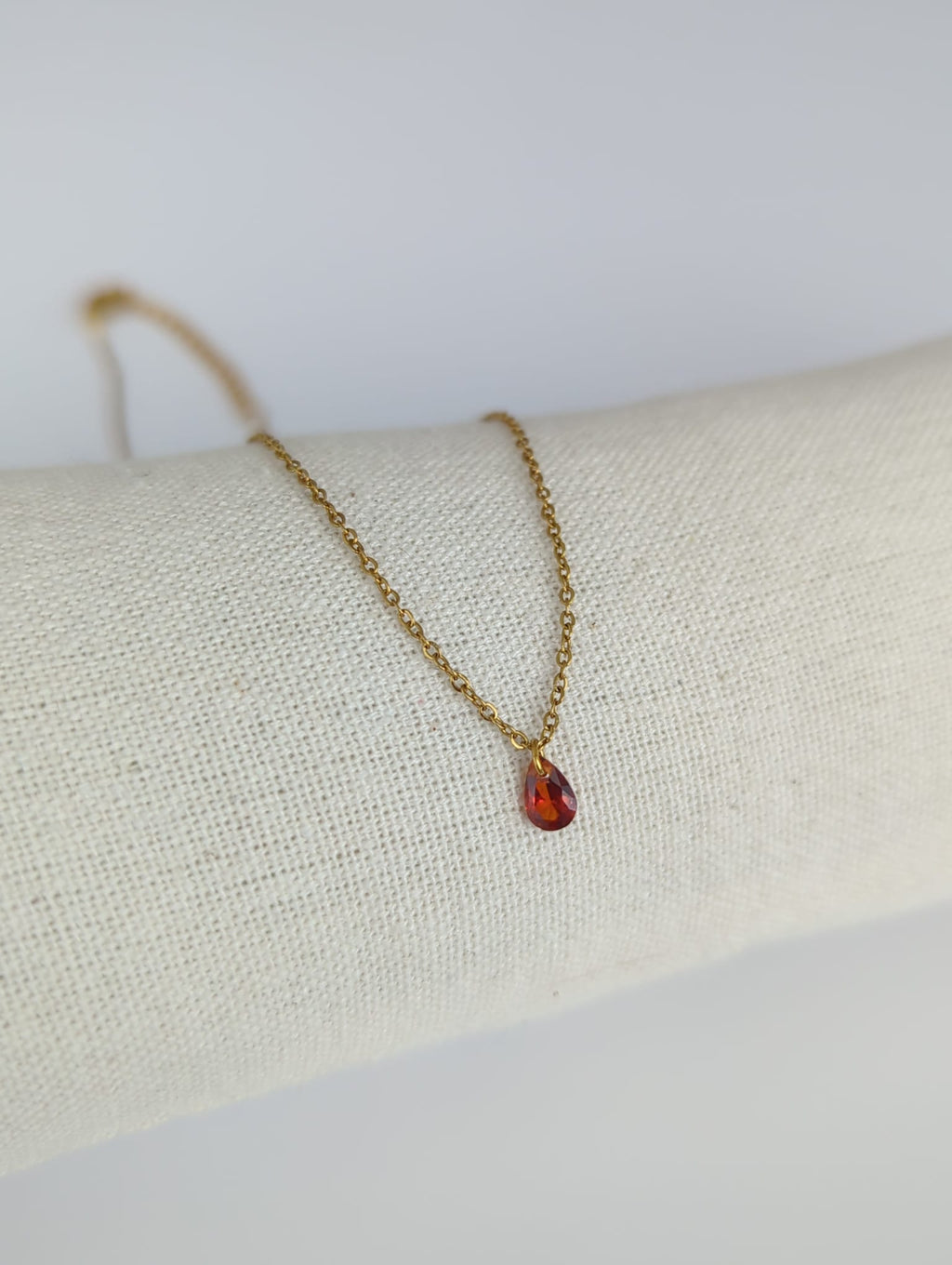 Collier doré en acier inoxydable avec zircon