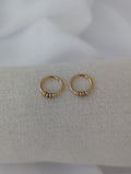 Boucles d'oreilles dorées en titane avec des perles dorées et argentées